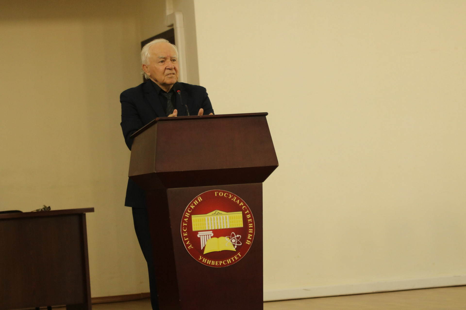 Студенты ДГУ встретились с профессором Шамилем Алиевым