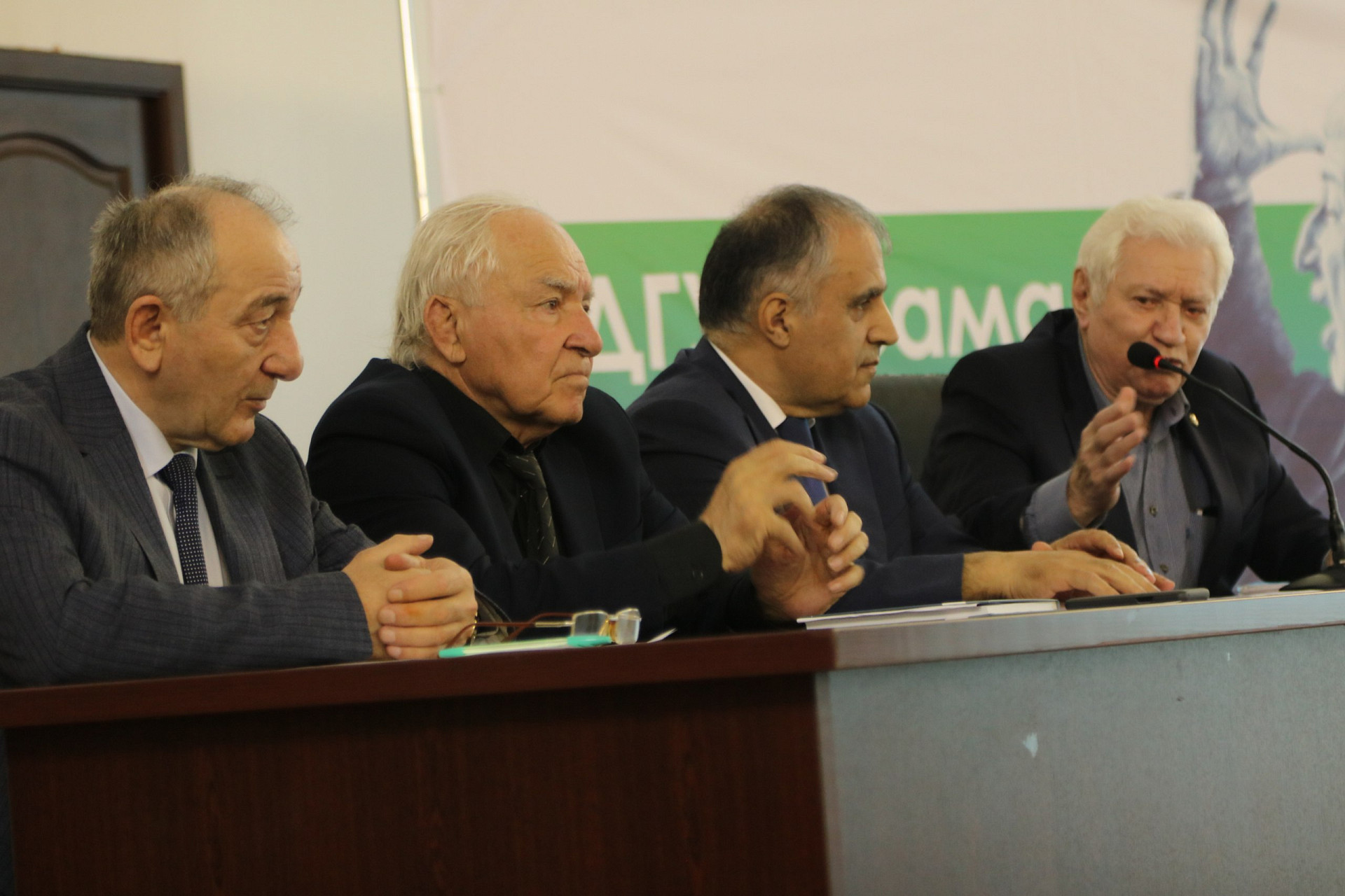 Студенты ДГУ встретились с профессором Шамилем Алиевым