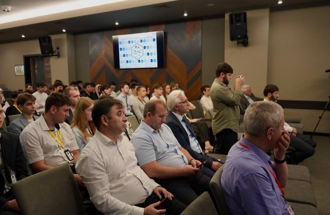 В Каспийске открылась школа «Перспективные квантовые материалы»