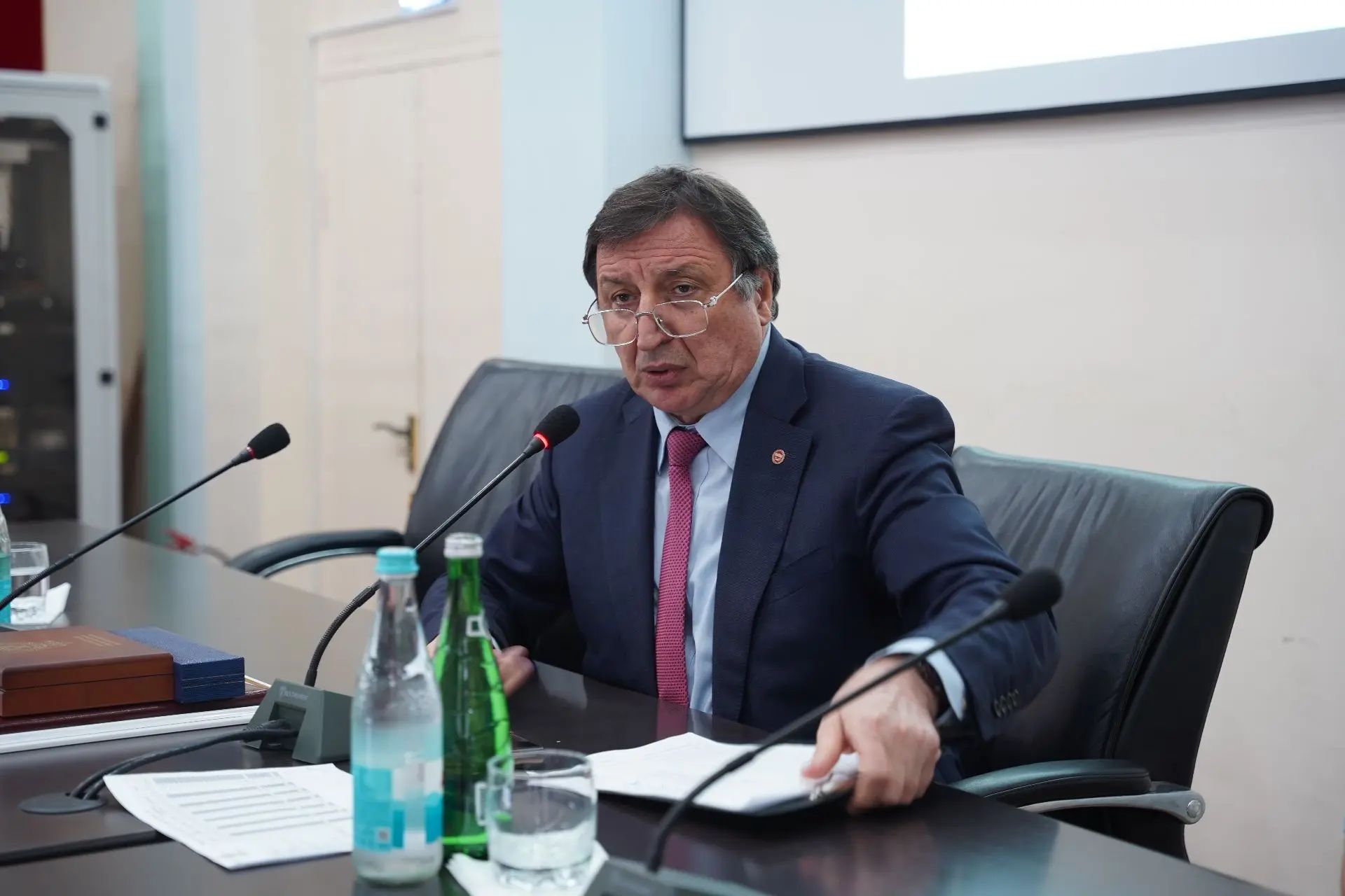 В ДГУ наградили лучших сотрудников