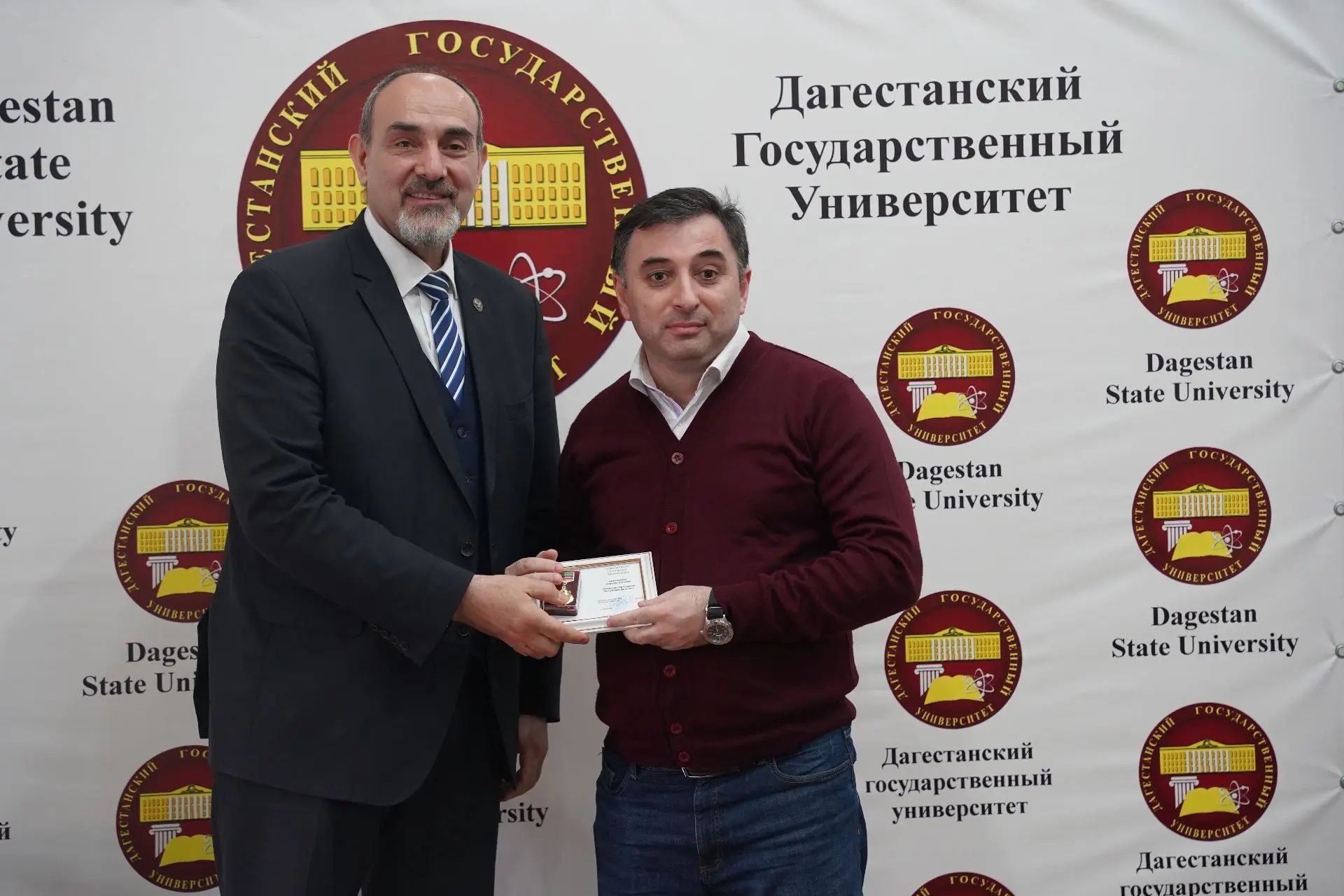 В ДГУ наградили лучших сотрудников