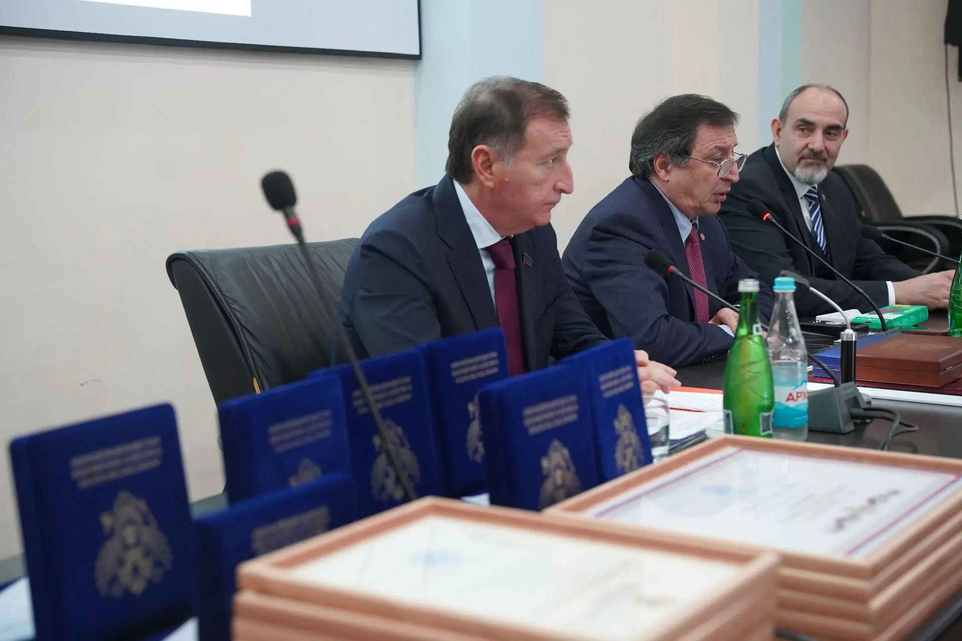 В ДГУ наградили лучших сотрудников